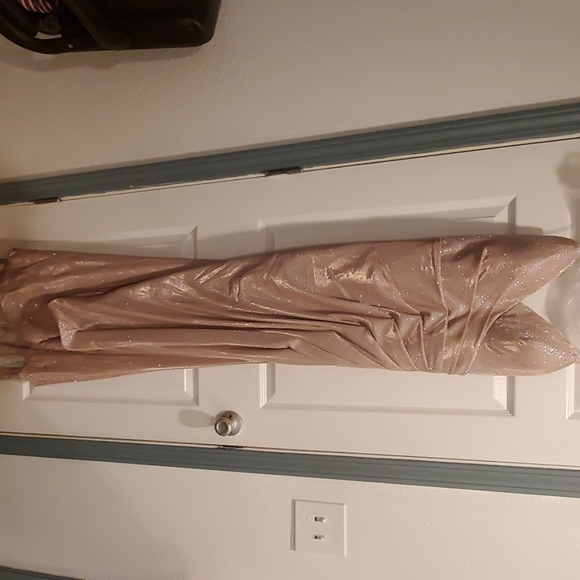 Prom/formal gown - Picture 1 of 2